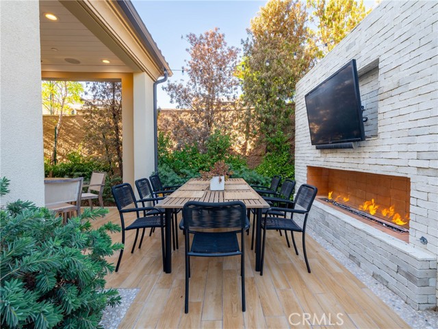 Detail Gallery Image 14 of 39 For 20742 W Bur Oak Cir, Porter Ranch,  CA 91326 - 4 Beds | 3 Baths