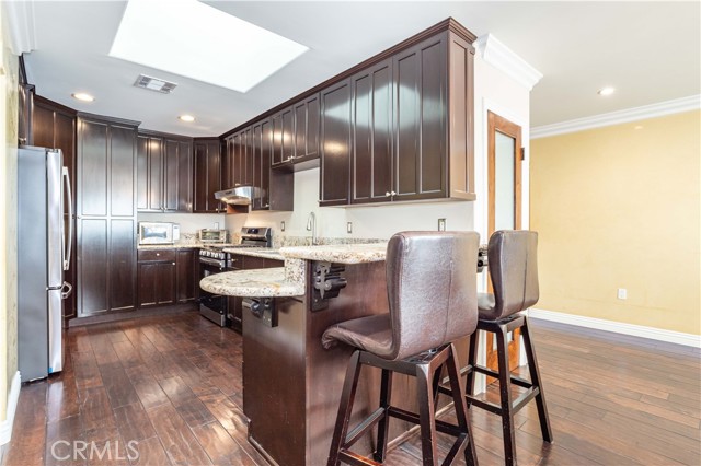 Detail Gallery Image 10 of 29 For 17159 Kingsbury, Granada Hills,  CA 91344 - 5 Beds | 3 Baths