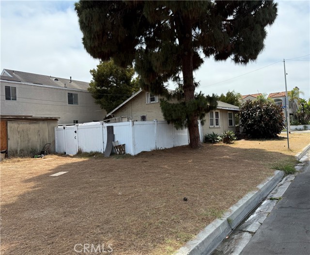 920 California Street, Huntington Beach CA: https://media.crmls.org/medias/57353d14-8d73-4db2-94ab-856f332fac63.jpg
