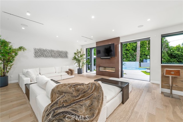 4706 Katherine Avenue, Sherman Oaks CA: https://media.crmls.org/medias/57355bb6-6b4f-49c0-b0fe-ff710fa03592.jpg