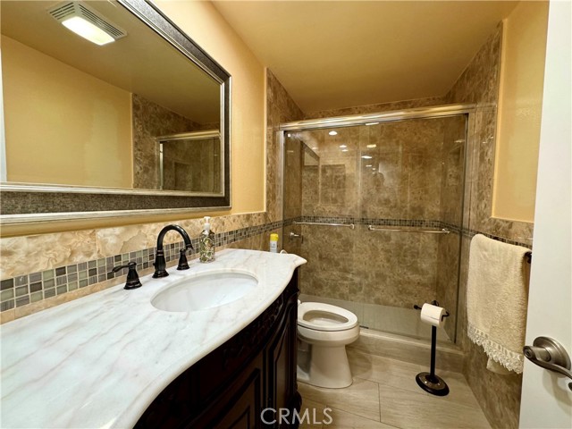 Detail Gallery Image 5 of 24 For 1401 Valley View Rd #325,  Glendale,  CA 91202 - 2 Beds | 2 Baths