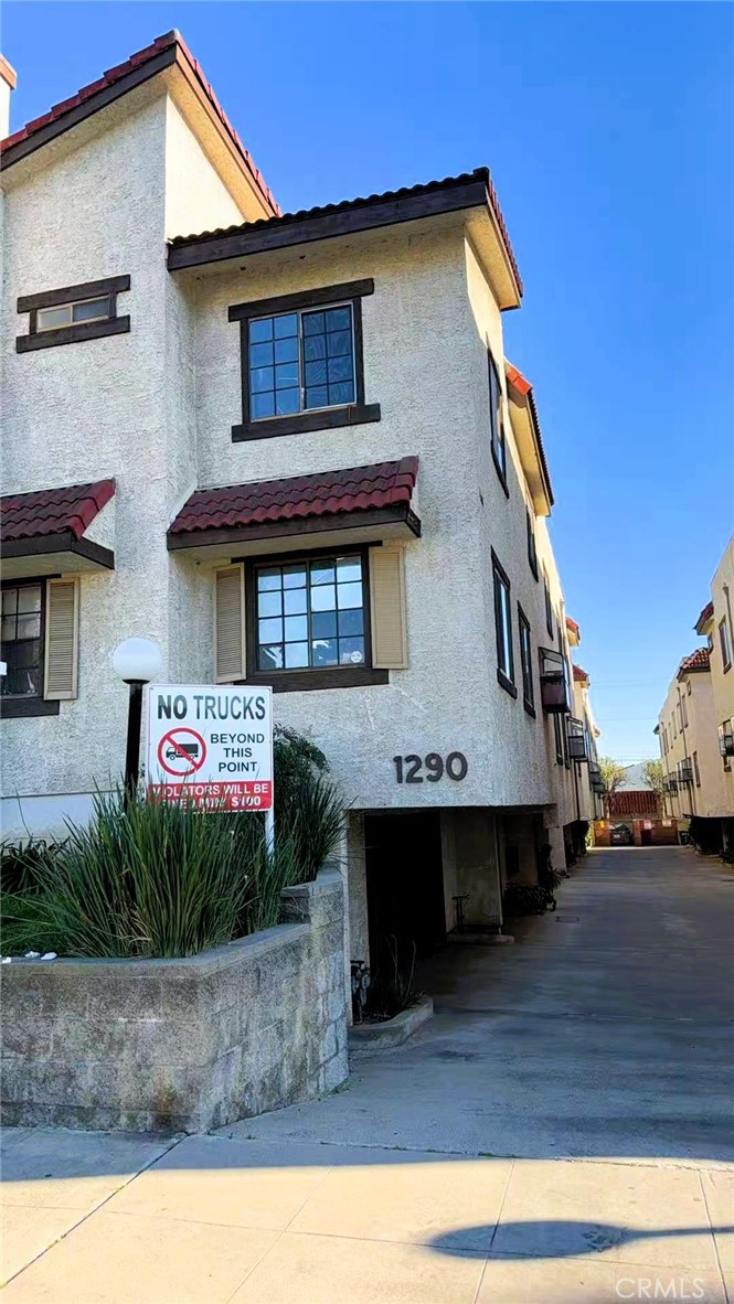 1290 ELM Ave. #B