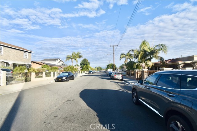 Detail Gallery Image 4 of 5 For 2534 W Pomona St, Santa Ana,  CA 92704 - 4 Beds | 3 Baths