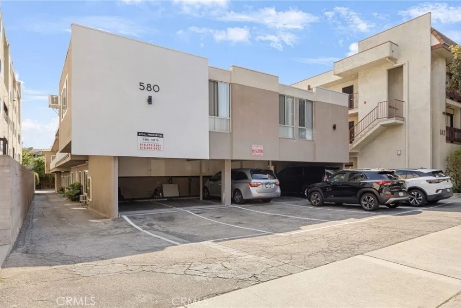 580 W Stocker Street #8