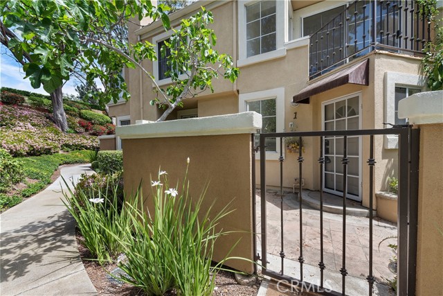 1 Overture Lane, Aliso Viejo CA: https://media.crmls.org/medias/5736a62f-3714-47a0-baa0-f68689ebfacb.jpg