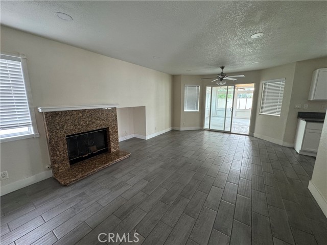 461 Camino Los Gallos, Perris CA: https://media.crmls.org/medias/57384ec5-0f77-4d6d-bfbe-dd09fbbfc663.jpg