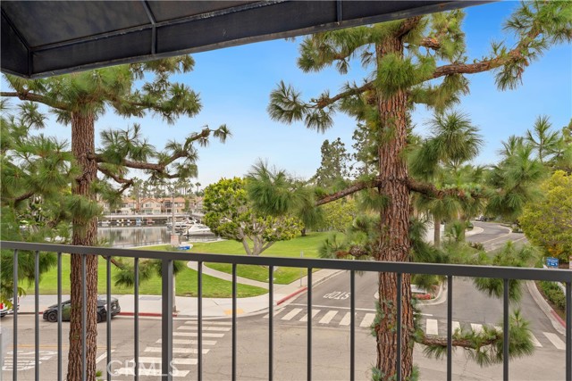 Detail Gallery Image 14 of 33 For 5422 Heron Bay #23,  Long Beach,  CA 90803 - 4 Beds | 3/1 Baths