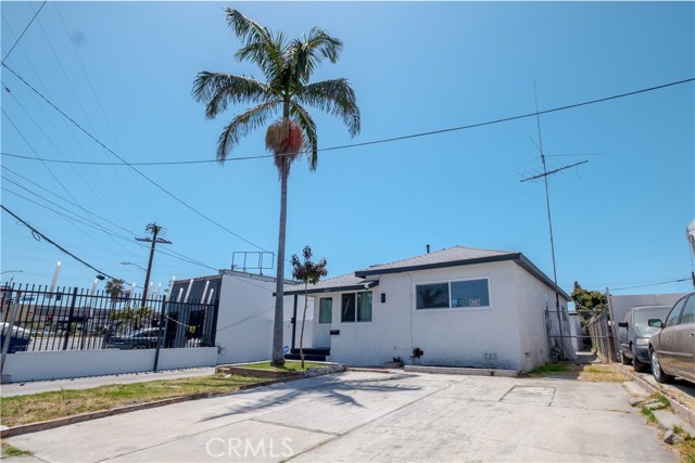 Detail Gallery Image 3 of 38 For 2841 E. Imperial Hwy., Lynwood,  CA 90262 - 5 Beds | 2 Baths