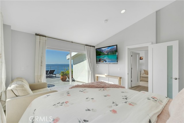 Detail Gallery Image 26 of 58 For 2510 Glenneyre St, Laguna Beach,  CA 92651 - 3 Beds | 3 Baths