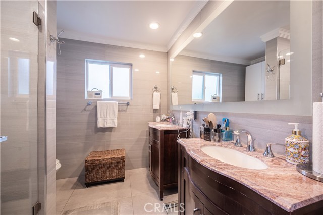 Detail Gallery Image 14 of 34 For 20138 Elkwood St, Winnetka,  CA 91306 - 4 Beds | 3 Baths