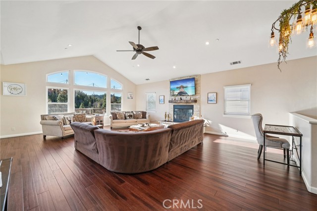 Detail Gallery Image 8 of 56 For 26845 Modoc Ln, Lake Arrowhead,  CA 92352 - 4 Beds | 3/1 Baths