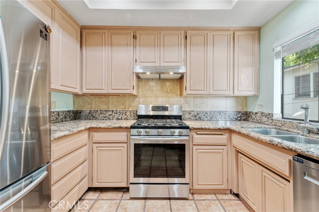 Detail Gallery Image 9 of 26 For 807 N Sycamore Ave #6,  Los Angeles,  CA 90038 - 3 Beds | 3 Baths