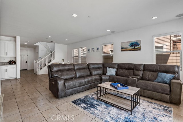 706 Leather Oak Lane, Pomona CA: https://media.crmls.org/medias/573b3289-5197-47e8-8105-6953e332c547.jpg