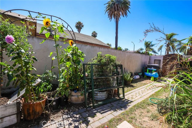 932 Coronado Avenue, Long Beach CA: https://media.crmls.org/medias/573b4f84-e8a3-45a1-9c66-dd29b0f9a50e.jpg