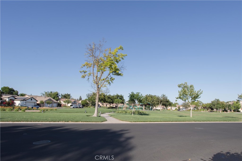 https://media.crmls.org/medias/573bcf32-780d-43d2-a4e1-ed6d98b50686.jpg?preset=X-Large
