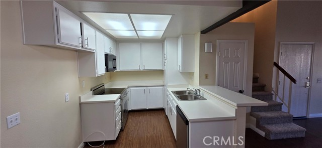 Detail Gallery Image 8 of 37 For 46 Town and Country Rd, Phillips Ranch,  CA 91766 - 2 Beds | 1 Baths