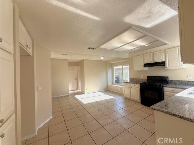 Detail Gallery Image 5 of 24 For 25077 Morning Dove Way, Moreno Valley,  CA 92551 - 4 Beds | 2/1 Baths