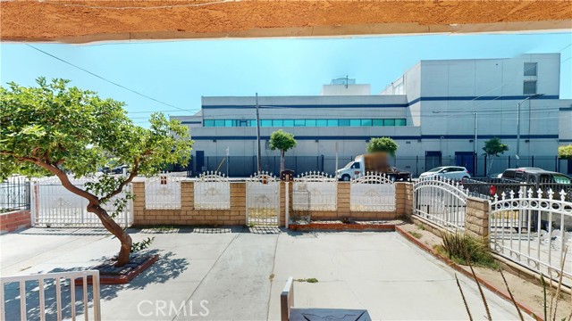 5854 Woodlawn Avenue, Los Angeles CA: https://media.crmls.org/medias/573d9d32-fbd9-4847-b2f0-0efd9e7b3d4d.jpg