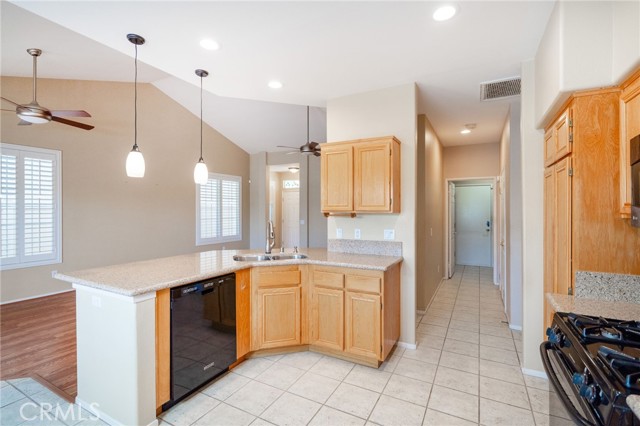 819 Camino De Plata, San Jacinto CA: https://media.crmls.org/medias/573de6e4-4eba-4b9b-a5b1-d89a128fa718.jpg