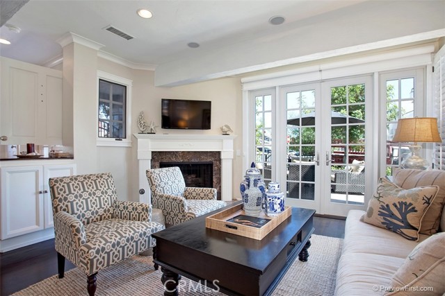 Detail Gallery Image 3 of 26 For 441 Carnation Ave, Corona Del Mar,  CA 92625 - 3 Beds | 2/1 Baths
