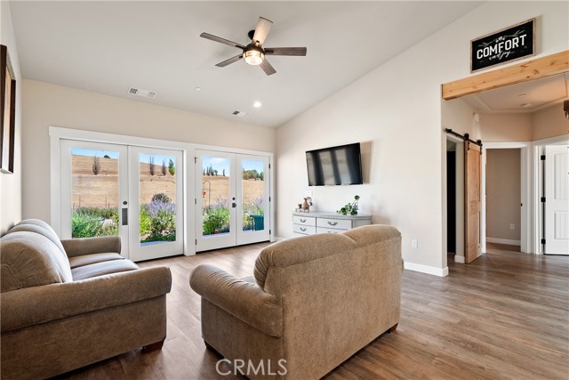 1875 Rancho Lomas Way, San Miguel CA: https://media.crmls.org/medias/573e5c6e-53b8-445a-aa0d-70fd5fdfe6e1.jpg