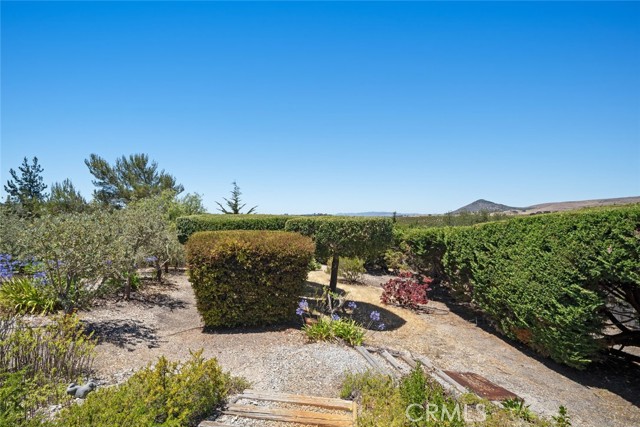 225 Broken Arrow Road, Nipomo CA: https://media.crmls.org/medias/573f29c5-8bf1-44fe-9f12-dec5c47cecb8.jpg