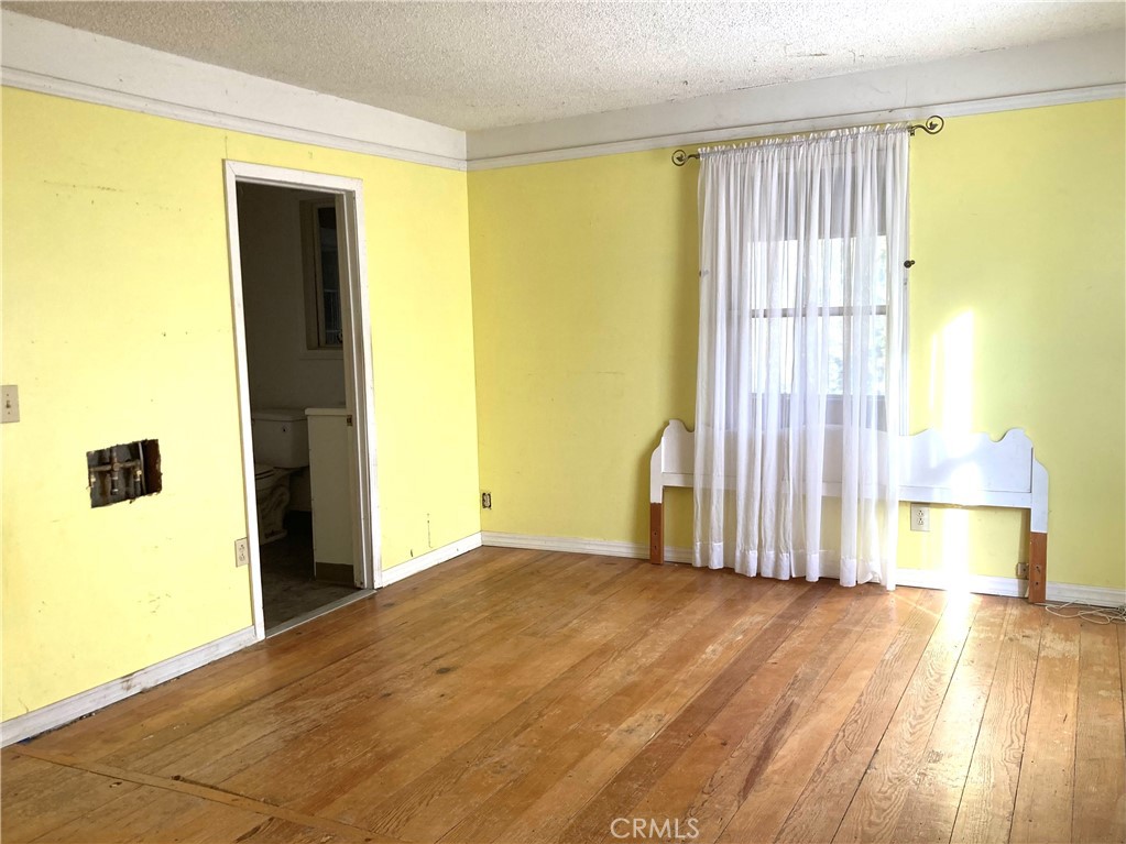 https://media.crmls.org/medias/573f4b11-8fff-44f7-ae48-a6a08a948c6b.jpg?preset=X-Large