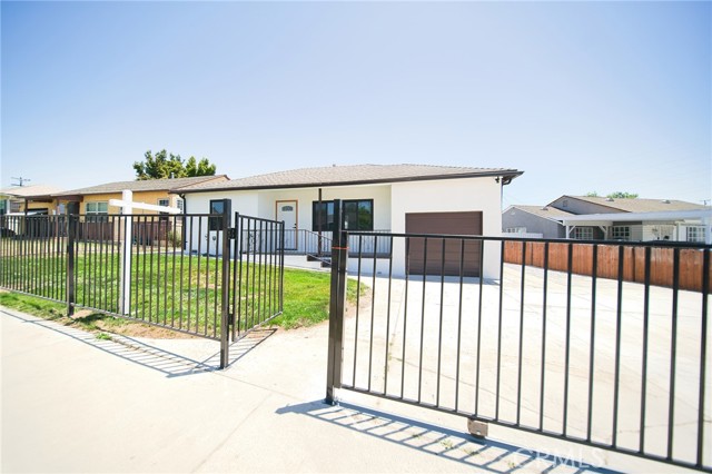 1336 W 118th Street, Los Angeles CA: https://media.crmls.org/medias/573feed3-8b4f-4de4-b24e-ea893f1d4524.jpg
