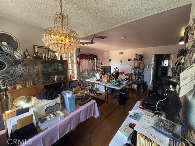 Detail Gallery Image 4 of 6 For 5013 W 139th, Hawthorne,  CA 90250 - 3 Beds | 2 Baths