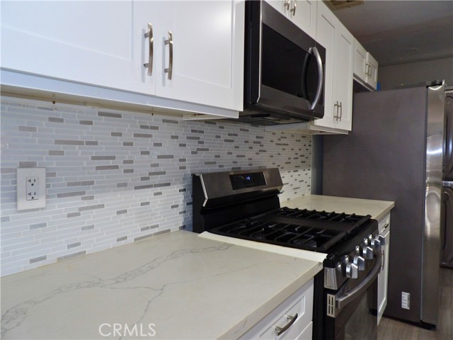 Detail Gallery Image 5 of 17 For 1537 W 60th, Los Angeles,  CA 90047 - 2 Beds | 1 Baths