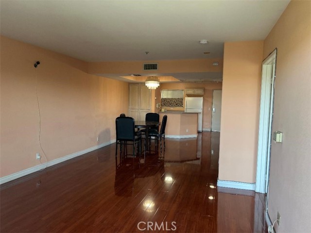 Image 8 of 27 For 321 Orange Avenue 306