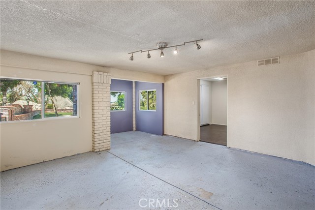 6966 Ranch View Road, Riverside CA: https://media.crmls.org/medias/57412462-cb2f-44a8-9733-81f31a471c54.jpg