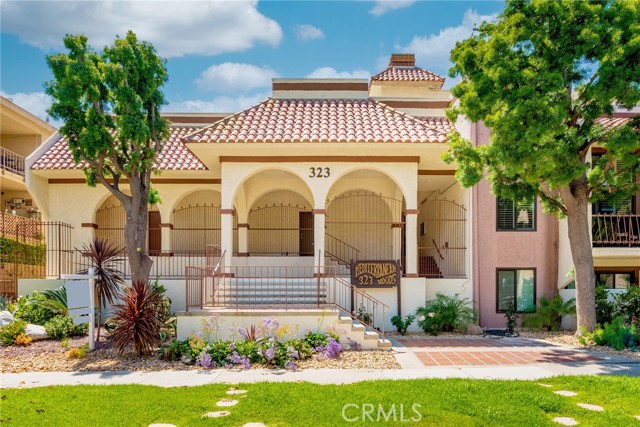 Detail Gallery Image 2 of 34 For 323 N Jackson #119,  Glendale,  CA 91206 - 2 Beds | 2/1 Baths