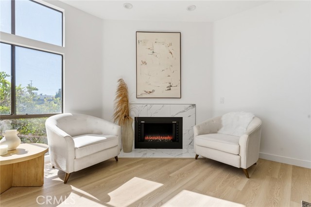 Detail Gallery Image 5 of 37 For 10820 Holman Ave #204,  Los Angeles,  CA 90024 - 2 Beds | 2 Baths