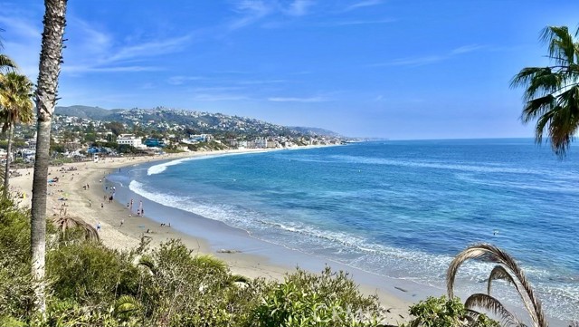 827 Cliff Drive, Laguna Beach CA: https://media.crmls.org/medias/57430084-42dc-4891-acc2-63a816e3b3db.jpg