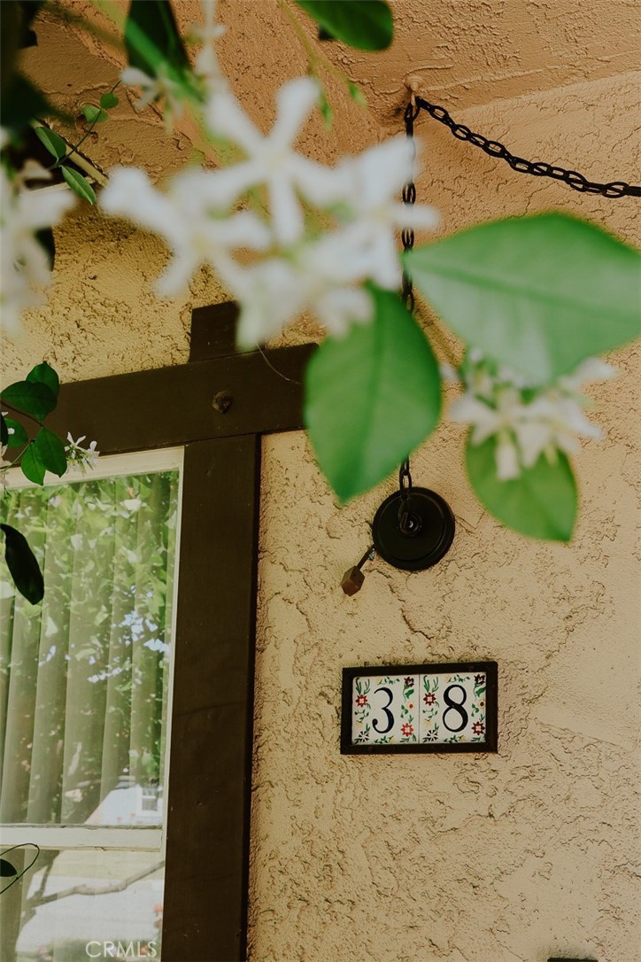 https://media.crmls.org/medias/5743e2c9-ad9d-4df6-9e57-077e60723183.jpg?preset=X-Large