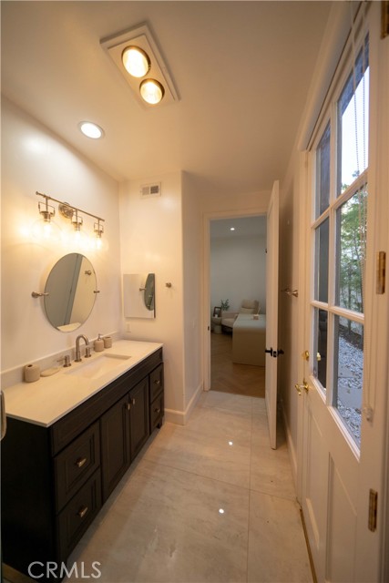 Detail Gallery Image 42 of 74 For 17437 Oak Creek Ct, Encino,  CA 91316 - 5 Beds | 5/1 Baths