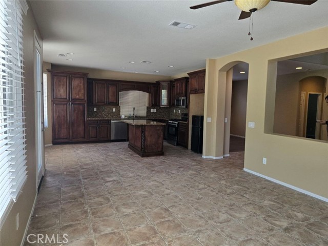 27513 Stanford Drive, Temecula CA: https://media.crmls.org/medias/5744a3fe-c5d6-4cb1-9795-8140001b811d.jpg