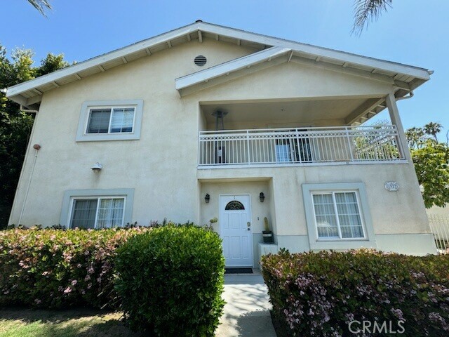 1927 Cloverfield Boulevard, Santa Monica CA: https://media.crmls.org/medias/5744aae9-7788-4400-bd39-fad2b5487e81.jpg