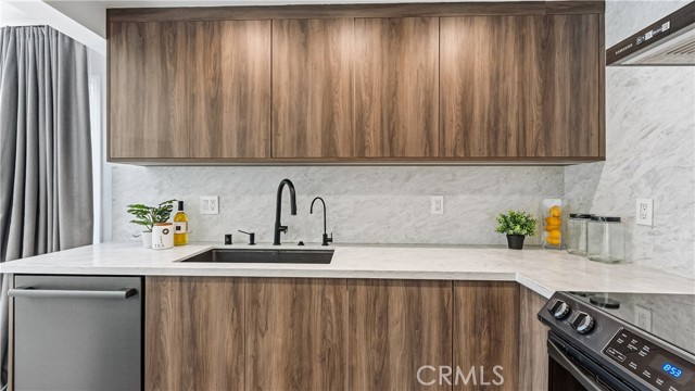 Detail Gallery Image 17 of 53 For 2430 Greensward St, Simi Valley,  CA 93065 - 4 Beds | 2 Baths