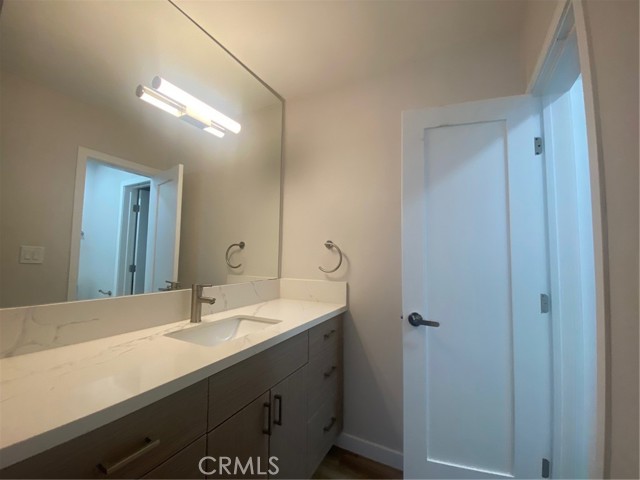 404 N Broadway, Redondo Beach CA: https://media.crmls.org/medias/574581a6-5283-4510-9c9d-8a4e172fb353.jpg