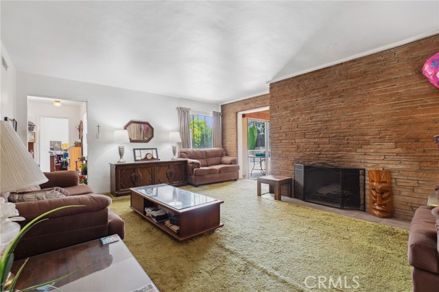 319 E Deodar Street, Ontario CA: https://media.crmls.org/medias/5745c5f4-ae64-4b99-8fcd-f2fa6b99475e.jpg