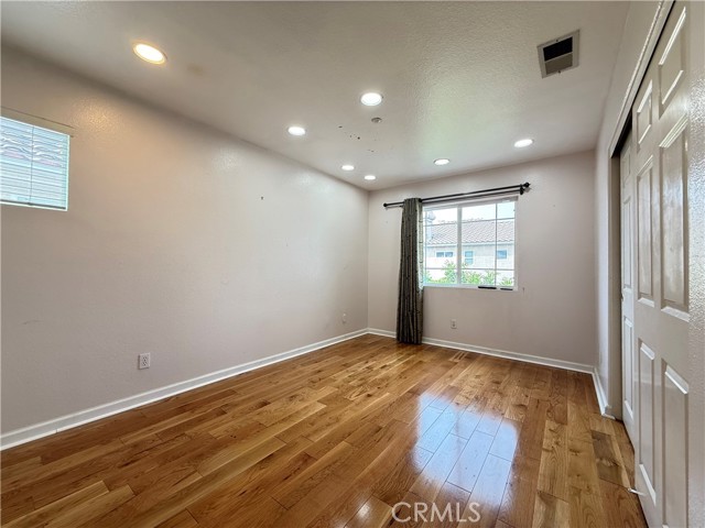 Detail Gallery Image 11 of 24 For 9030 Hayvenhurst Ave, North Hills,  CA 91343 - 4 Beds | 2/1 Baths