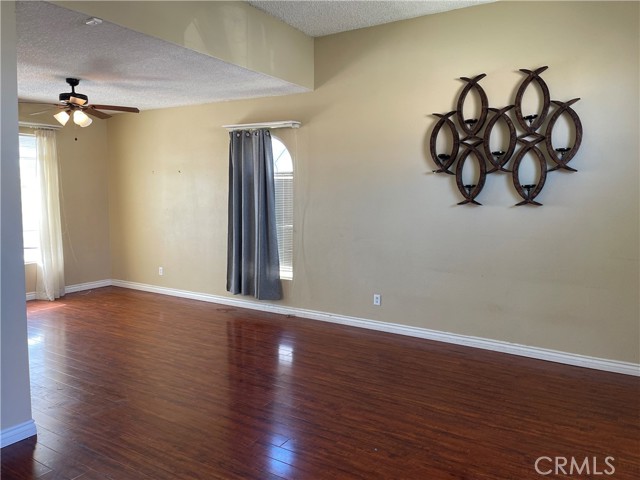 Detail Gallery Image 7 of 22 For 14527 Pony Trail Rd, Victorville,  CA 92392 - 4 Beds | 2/1 Baths