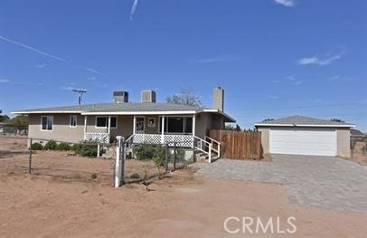 21825 Thunderbird Road, Apple Valley CA: https://media.crmls.org/medias/5747b34a-e9eb-4eb0-a23f-0b5958de8631.jpg