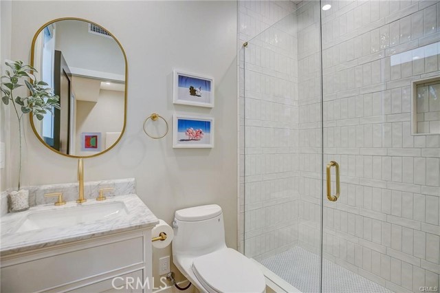 Detail Gallery Image 13 of 42 For 133 13th St, Seal Beach,  CA 90740 - 4 Beds | 4/1 Baths