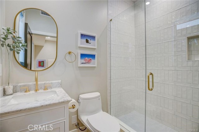 Detail Gallery Image 13 of 42 For 133 13th St, Seal Beach,  CA 90740 - 4 Beds | 4/1 Baths