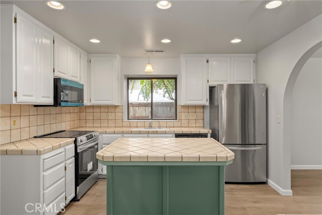 Detail Gallery Image 11 of 30 For 1036 Gateway Ln, Chico,  CA 95926 - 3 Beds | 2/1 Baths