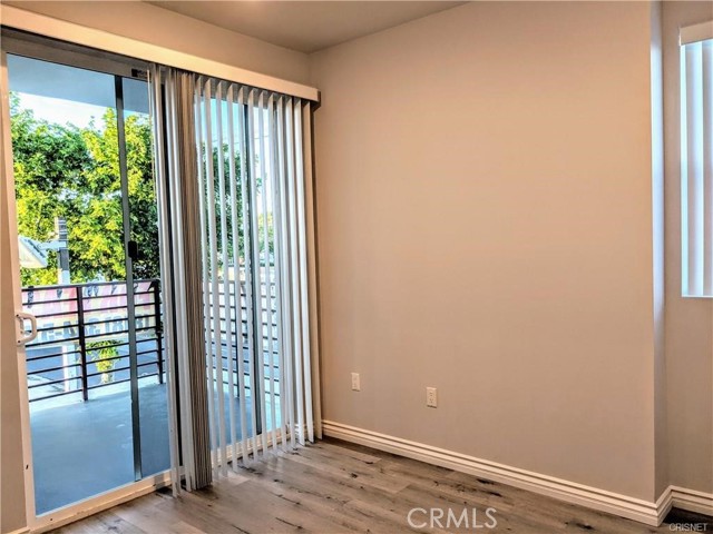 Detail Gallery Image 5 of 10 For 7343 Reseda Bld #303,  Reseda,  CA 91335 - 3 Beds | 2 Baths