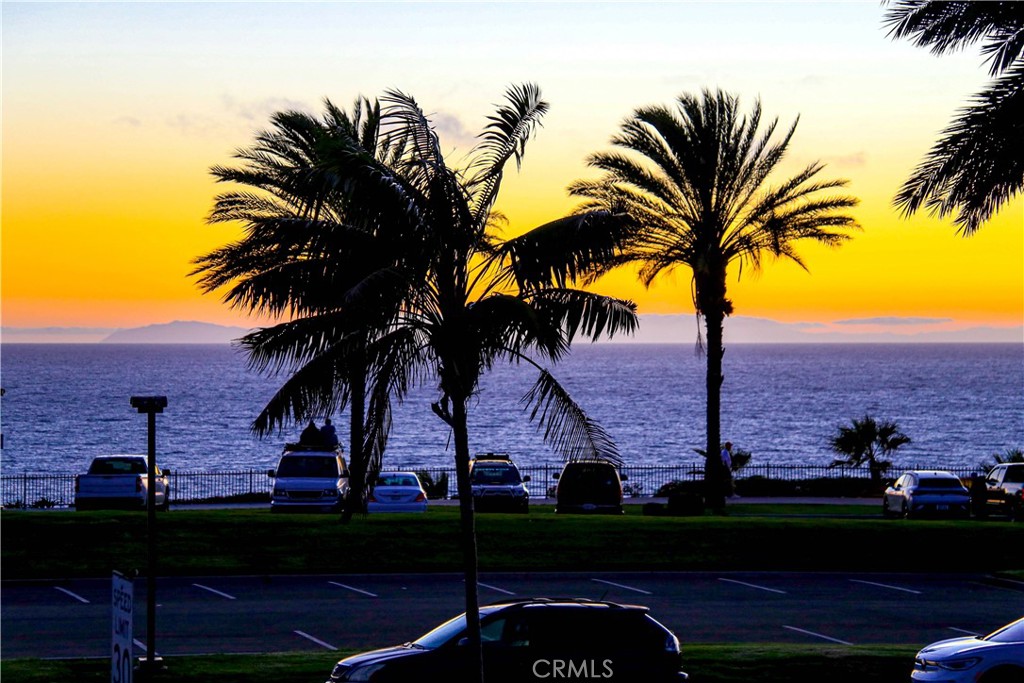 https://media.crmls.org/medias/574af4ac-b916-4f45-89aa-123d1ef19dae.jpg?preset=X-Large
